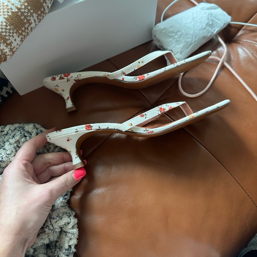 Reformation heals worn once. Size 7.5